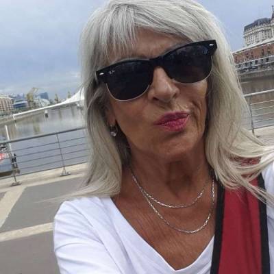Conocer mujer de 71 años que vive en La Plata 