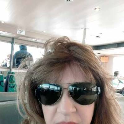 Conocer mujer de 62 años que vive en Parque Patricios 