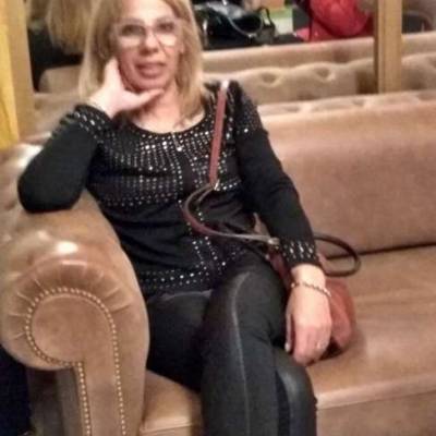 Conocer mujer de 68 años que vive en Villa Urquiza 