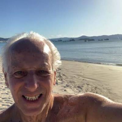 GUSTAVOI24 es una hombre de 77 años que busca amigos en Buenos Aires 