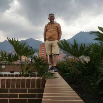 Conocer hombre de 58 años que vive en Bogotá 