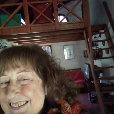 Conocer mujer de 64 años que vive en San Telmo 
