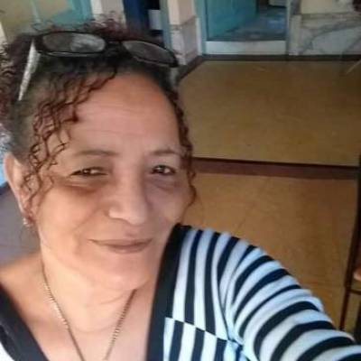 ARE es una mujer de 56 años que busca amigos en Montevideo 
