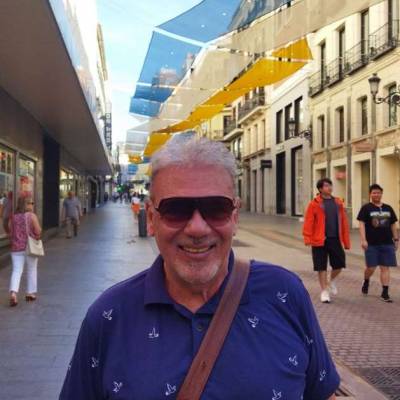 Conocer hombre de 69 años que vive en Lomas de Zamora 