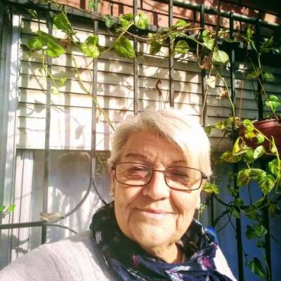 Conocer mujer de 64 años que vive en Lomas de Zamora 