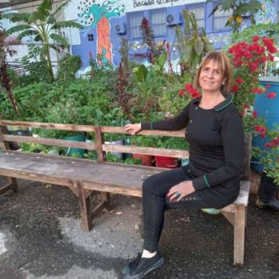 Conocer mujer de 58 años que vive en Flores 