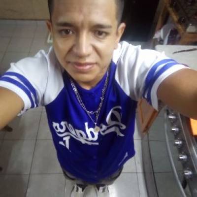 Conocer hombre de 31 años que vive en Uruapan  