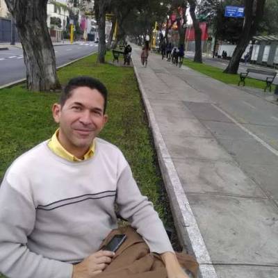 Conocer hombre de 47 años que vive en Montevideo 