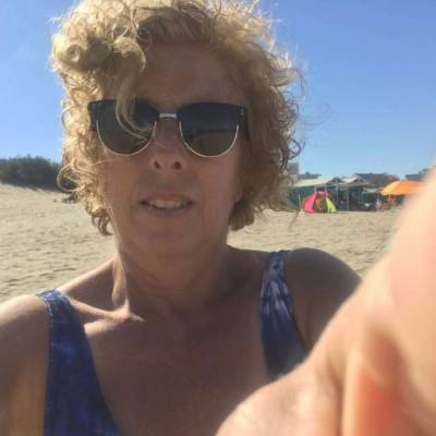 Conocer mujer de 59 años que vive en Villa Urquiza 