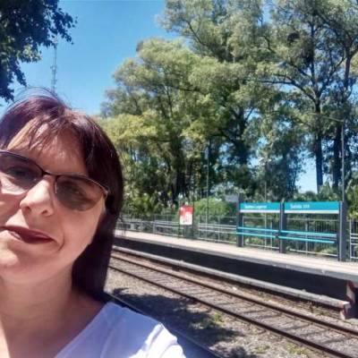 Conocer mujer de 53 años que vive en Villa del Parque 