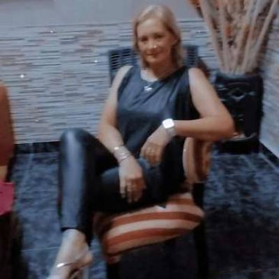 Conocer mujer de 47 años que vive en Campana 