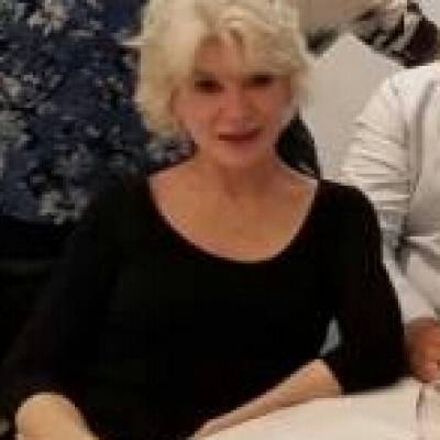 KELLYL311 es una mujer de 72 años que busca amigos en CABA 