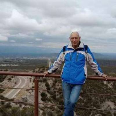 Conocer hombre de 69 años que vive en Olivos 