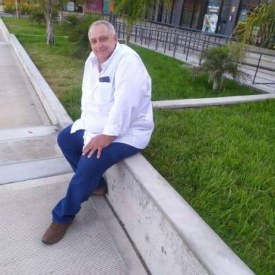 Conocer hombre de 63 años que vive en Montevideo 