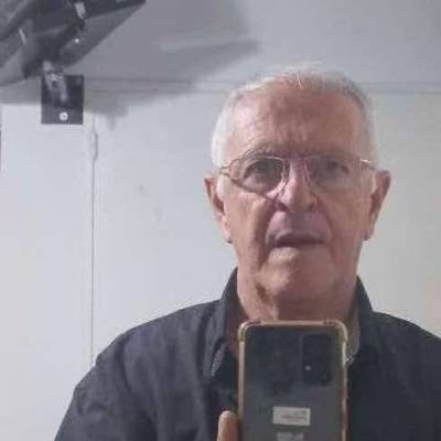 Conocer hombre de 74 años que vive en Liniers 