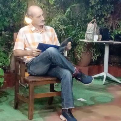 Conocer hombre de 64 años que vive en Villa Ortuzar 