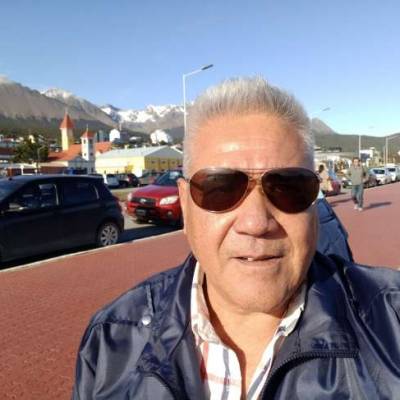 Conocer hombre de 67 años que vive en Mar del Plata 