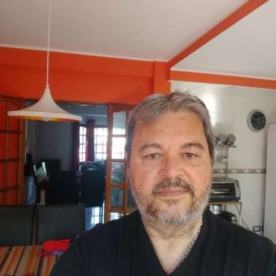 OMM2120 es una hombre de 63 años que busca amigos en CABA 