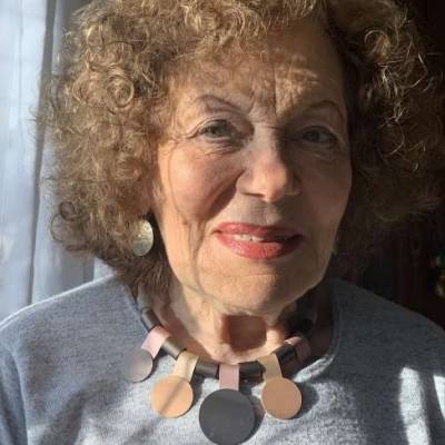 Conocer mujer de 77 años que vive en Belgrano 