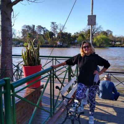Conocer mujer de 63 años que vive en Merlo 