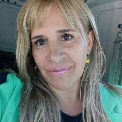 Conocer mujer de 49 años que vive en Claromeco 