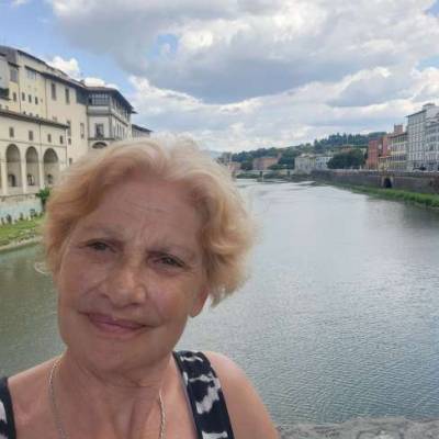 Conocer mujer de 67 años que vive en Recoleta 