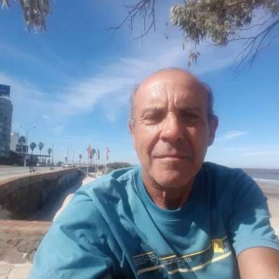 Conocer hombre de 67 años que vive en Montevideo 