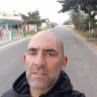 LEO4370 es una hombre de 47 años que busca amigos en Buenos Aires 