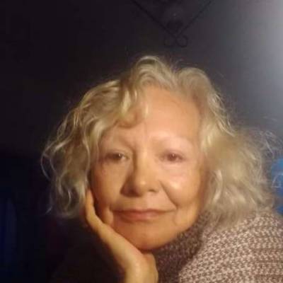 Conocer mujer de 68 años que vive en Tigre 
