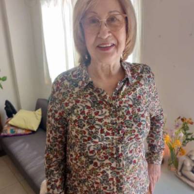 Conocer mujer de 71 años que vive en Villa del Parque 