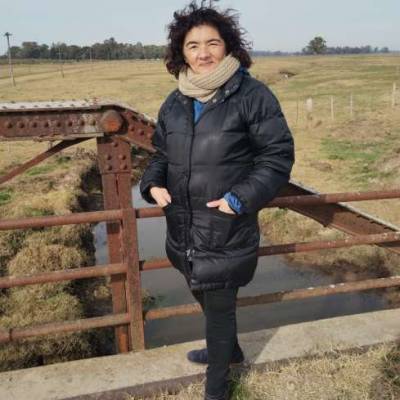Conocer mujer de 58 años que vive en Parque Avellaneda 