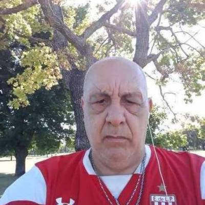 Conocer hombre de 68 años que vive en La Plata 