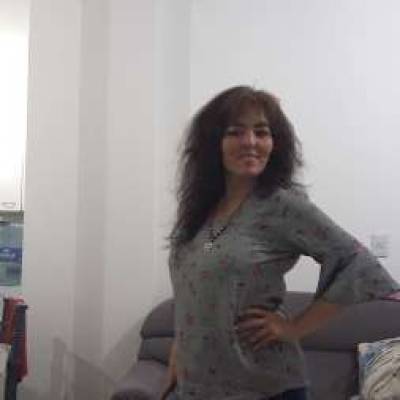 Conocer mujer de 46 años que vive en Villa Pueyrredon 