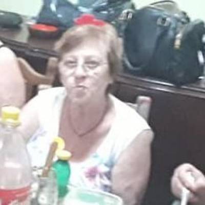 Conocer mujer de 81 años que vive en Villa Devoto 
