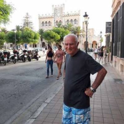 Conocer hombre de 77 años que vive en Flores 