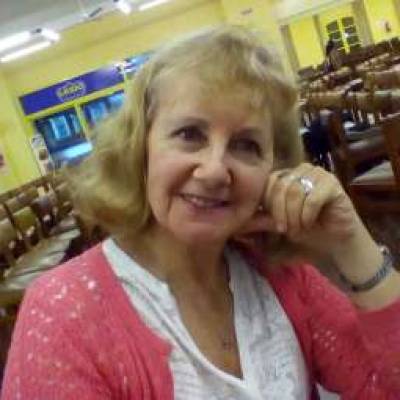 Conocer mujer de 71 años que vive en Vicente Lopez 