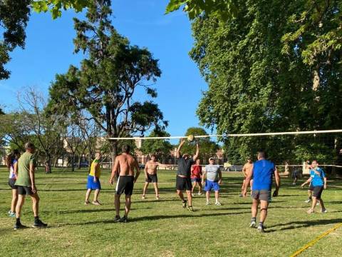 Grupo que quiera jugar voley