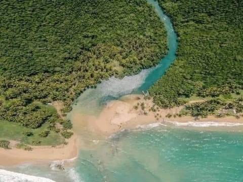 EL RIO TIENE MIEDO AL ENTRAR AL OCÉANO