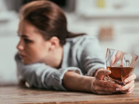 ¿Cuánto tiempo permanece el alcohol en nuestro organismo?