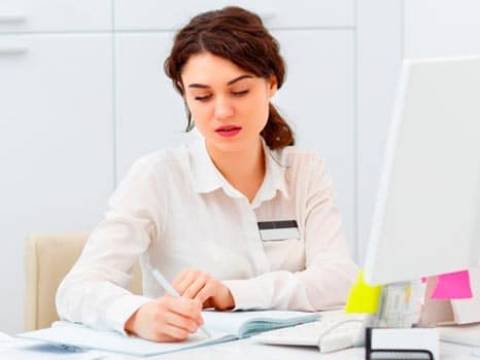 Las recepcionistas de los médicos que se creen doctoras..(c/