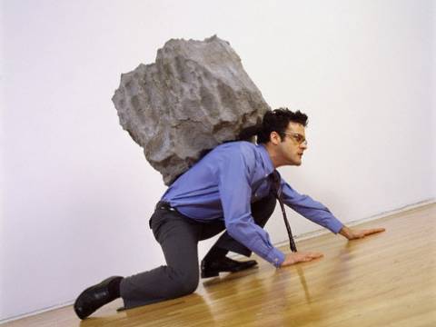 El Necio que Cargaba Piedras