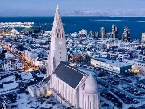 ISLANDIA: