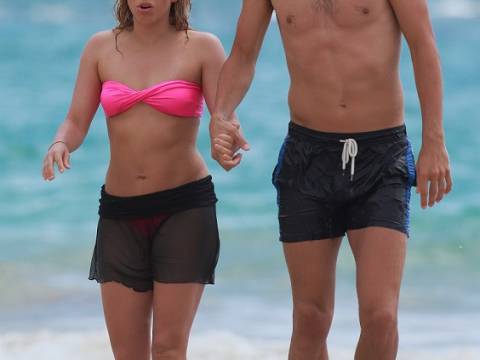 Los hombres prefieren a mujeres más bajas que ellos porque…