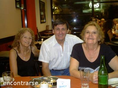 6407 11 CLUB SOCIAL CAFE DE FLORES- Esperando a los que Vacacionan. Falta mucho?