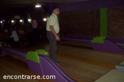 8712 27 EN EL OESTE LOS VIERNES JUGAMOS BOWLING Y POOL