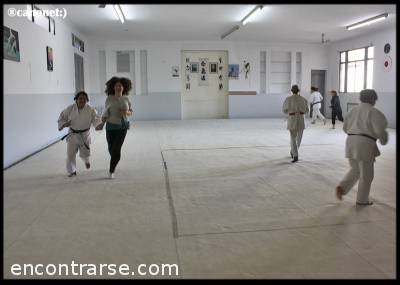 8967 10 DEFENSA PERSONAL FEMENINA - ¡SOLO PARA MUJERES! OBVIAMENTE