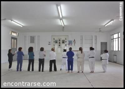 8967 13 DEFENSA PERSONAL FEMENINA - ¡SOLO PARA MUJERES! OBVIAMENTE
