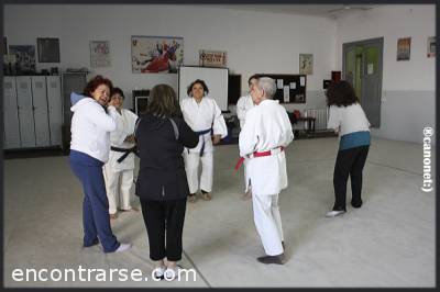 8967 3 DEFENSA PERSONAL FEMENINA - ¡SOLO PARA MUJERES! OBVIAMENTE