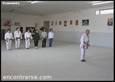 8967 8 DEFENSA PERSONAL FEMENINA - ¡SOLO PARA MUJERES! OBVIAMENTE