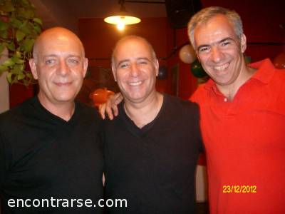 Encuentros Grupales (23/12/2012) :   Mario (el poesta) y yo festejamos nustros cumpleaños y nos saludamos por la próxima Navidad!!!